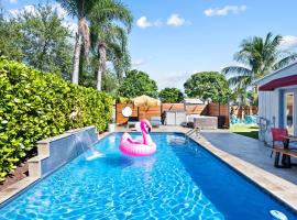 Palms Retreat! Giant Heated Pool-HotTub-FirePit-5Min2Beach-Pets-EV Chgr、フォート・ローダーデールのスパホテル