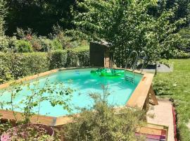 Gîte 11 p tout confort piscine proche Tours Amboise, hotel em Chançay