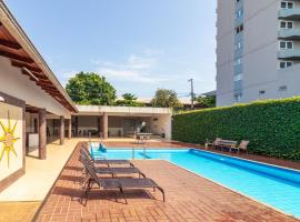 Luz Hotel by Castelo Itaipava, ξενοδοχείο στο Φοζ ντο Ιγκουασού