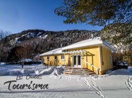 Les Chalets Tourisma - Chalet au bord de l'eau avec spa et foyer - Le Draveur, cabin nghỉ dưỡng ở Saint-Raymond