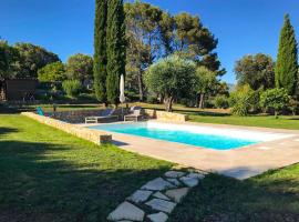 Villa with swimming pool for 6 people in Peymeinade near Cannes, villa in Peymeinade