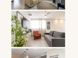 Espaço amplo e confortável 3 Quartos, Churrasqueira, Cozinha completa, 180m da Praia, Wi-Fi, duas vagas de garagem, hotel em Piçarras