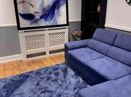 Luxury 3 bedroom house -Private parking, sleeps 6, & featuring en-suite master bedroom, apartamento en Birmingham