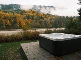 Riverside Retreat on Skagit River, hotel en Concrete