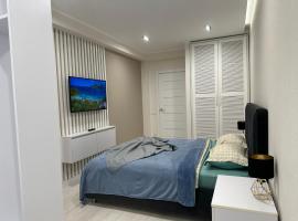 MODERN MINIMALIST APARTMENT Close to Airport and City Center., hotel with parking in Chişinău