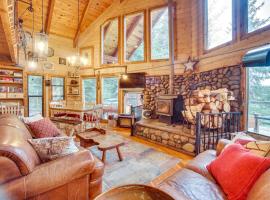 Roots Rustic Retreat Tree-Lined Cabin in McCall, khách sạn ở McCall