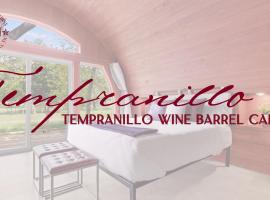 Unique Tempranillo Wine Barrel Cabin, gistikrá í Fredericksburg