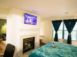 Cozy Stone Mountain Apartment FREE PKNG Private Patio