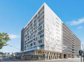 Chatswood Modern Studio with Balcony