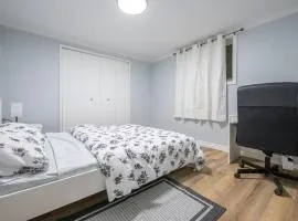 CenterStreet-Cozy 1bedroomSuite