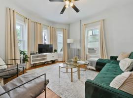 The Maverick - Luxurious Apartment - Free Parking - 2 Miles From Boston Logan Airport, apartment in Chelsea
