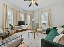 The Maverick - Luxurious Apartment - Free Parking - 2 Miles From Boston Logan Airport