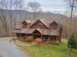 Idyllic Slaty Fork Home with Game Room, Deck and Views, hotel cu parcare din Slaty Fork