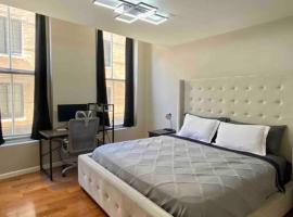 Downtown Albany 2 Bedroom + Workstation @ The Mark, hotel que admite mascotas en Albany