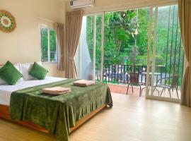private room with share bathroom at Little wild house Khaosok, παραθεριστική κατοικία στο Khao Sok