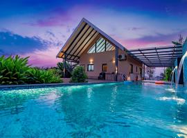 SaffronStays Eden, Nashik - pet-friendly villa with pool, jacuzzi & grape farm, ξενοδοχείο σε Nashik