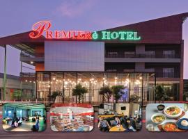 Premiere Hotel Tegal، فندق في تيغال