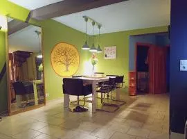 Grosses Zimmer Bad Küche Wohnzimmer Terasse Garten zentral ruhig
