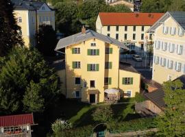 Ferienhaus Steinbacher direkt am Tegernsee, family hotel in Tegernsee