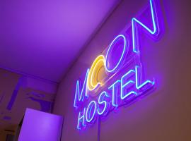 Moon Hostel Wrocław, хотел в Вроцлав