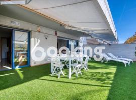 Soleado - apartament amb gran terrassa al centre de Platja d'Aro, amb parking i piscina comunitària, hotel in Platja  d'Aro