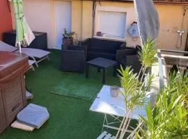 Maison 130m2, terrasse 70 m2 sud, 1à7 Pers, 3 chbres avec TV et clim