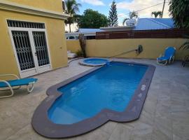 Five Bedrooms Spanish Villa With Pool, hotell i Rivière Noire