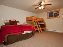 Private Room in Cozy Townhouse