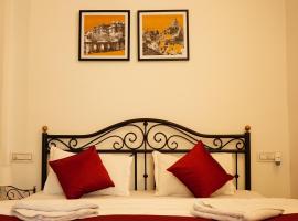 Rising Shemesh Home Stay, hotel di Udaipur