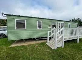 Lovely 8 Berth Caravan With Decking At Breydon Water Holiday Park Ref 10035rp