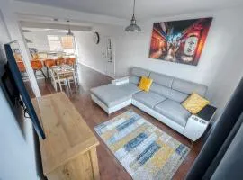 2 Bedroom Bungalow with Garden and Parking