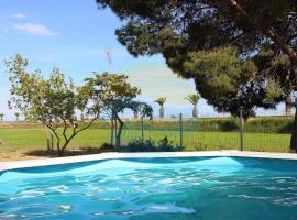 Quet - Casa rural con piscina privada en el Delta del Ebro - Deltavacaciones, hotel in Deltebre