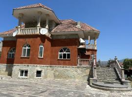 Red House, villa in Ijevan