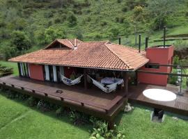 Refúgio paradisíaco em frente a Serra da Bocaina !, ваканционна къща в Сао Жозе до Барейро