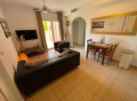 Casa Isabel, with a shared pool, hotel con campo de golf en Murcia