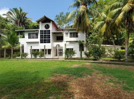 The Country House, hotel em Omoa