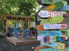 Kelowna International Hostel, hotel di Kelowna