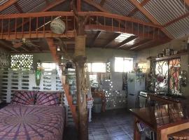 The Bottle House, hotel in Little Corn Island