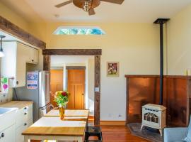 Brunner Family Farm Barn Loft, hôtel à McKinleyville