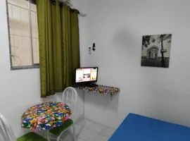 Seu Apto na Praia da Costa 6 Simples e Barato Excelente Local Ar Cond TV Microondas Internet Rápida Todo seu no Centro