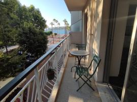 BNB RENTING Brand new 2 bdr apartment in Antibes, hotell i Antibes