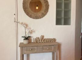 Muito acolhedor com vista de mar, hôtel près de la plage à Colares