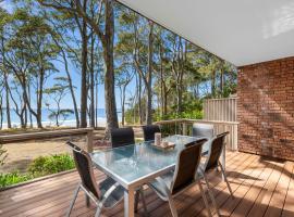 Denhams Beach Waterfront, casa en Surf Beach