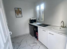 Appartement beau, hotel en Drancy