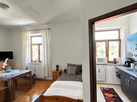 Wunderschönes Appartement Nahe der Berge: Bruckmühl şehrinde bir ucuz otel