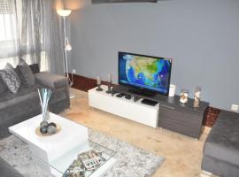 Val Fleuri Apartment with Balcony in Maarif Casablanca, City Views & Fast WiFi, hotel en Casablanca