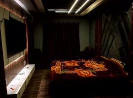 Home sleeper, parkimisega hotell sihtkohas Srinagar