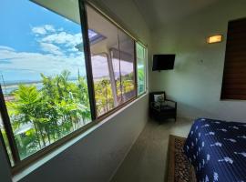 Cooktown Executive Home, Pool & Views, хотел в Куктаун