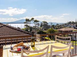 Bermagui Townhouse - Amazing views & location, self catering accommodation in Bermagui