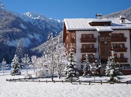 Sport Hotel Cristal, hotel cerca de Molino Le Buse, Falcade